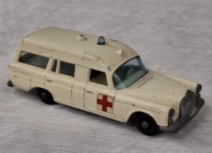 Vintage Matchbox Lesney No 3 Mercedes Benz Binz Ambulance Made in England - Picture 1 of 6