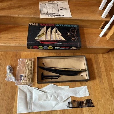 Kit Modelo Vintage Ideal Toy Corp The Yacht "Atlantic"  Foto 1 de 4