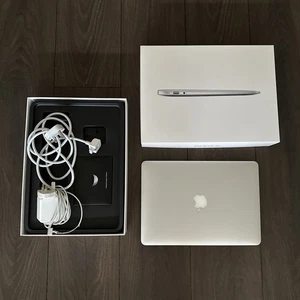 Immaculate Boxed MacBook Air 13 inch Intel Core i5 1.8Ghz 2017 8GB RAM 128GB SSD - Picture 1 of 5