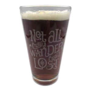 NOT ALL WHO WANDER ARE LOST graviertes Bierpintglas 16 Unzen Tolkien LoTR Zitat - Bild 1 von 2
