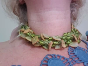 Necklace comfy fit. Beaded shell lime green design.buttonfastner - Picture 1 of 6