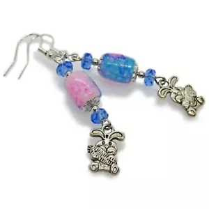 Pendientes de conejo de Pascua con cuentas de vidrio rosa y azul excepcionalmente adorables de SoniaMcD - Imagen 1 de 8