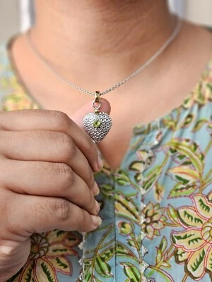 Colgante de corazón de plata de ley 925 con piedras preciosas de peridoto colgante de dos tonos Foto 1 de 4