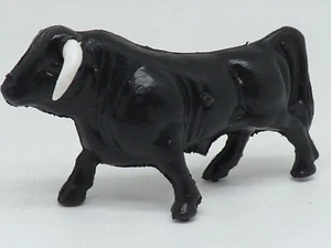 ANCIENN FIGURINE PLASTIQUE SOUFFLE JOUET DE BAZAR ANIMAL TAUREAU - Picture 1 of 7