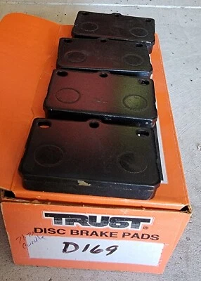 New D169 Front Organic Disc Brake Pads Set Toyota Corolla  - Image 1 of 4