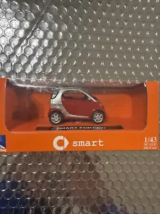 Smart Car scala 1/43 fortwo macchina giocattolo in scatola nuova-ray, orig. + 6" usato - Foto 1 di 1