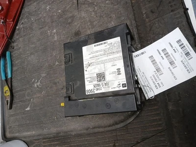 Радиоприемник 2016 Chevrolet Volt оборудование 3068082 - Изображение 1 из 4