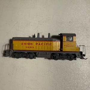 ATHEARN SW7 EMD 1500 SWITCHER UNION PACIFIC D.S.1870 LOCOMOTIVE runs - Picture 1 of 6