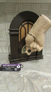 Nuevo Tekky Co Wednesday Addams Family Thing Diente Azul Mesa Radio Parlante - Imagen 1 de 3