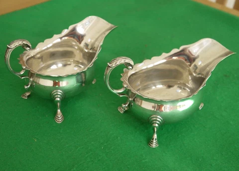 EXCELLENT PAIR OF ANTIQUE STERLING SILVER HM 1932 GRAVY SAUCE BOATS 331g !! Cover