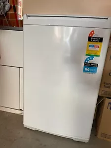 Fisher & Paykel 7kg WashSmart Top Load Washing Machine (almost new) - Picture 1 of 3