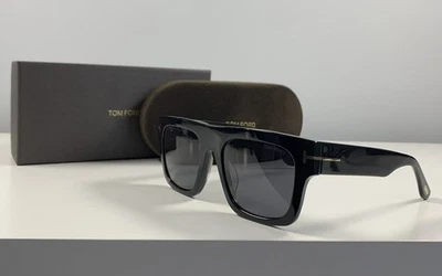 Óculos de sol masculino Tom Ford FT0711 Fausto 01A preto com lente cinza (usado) - Imagem 1 de 4
