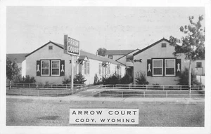 Postal de colección Arrow Court Modern Courts 1802 Rumsey Ave. Street View Cody, WY - Imagen 1 de 2