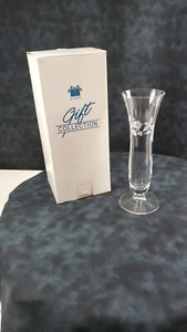Avon Hummingbird 24% Lead Crystal Etched  Bud Vase - Picture 1 of 2