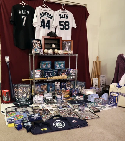 Seattle Mariners Memorabilia - Autographed baseballs/jerseys. Bobbleheads Cover