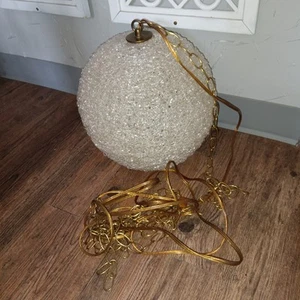 Vintage MCM White Lucite Spaghetti Hanging Globe Swag Lamp - Bild 1 von 4