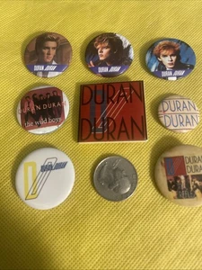 8 Duran Duran Vintage 1980er Anstecker Button Pin Pop New Wave weißes Band Logo - Bild 1 von 17