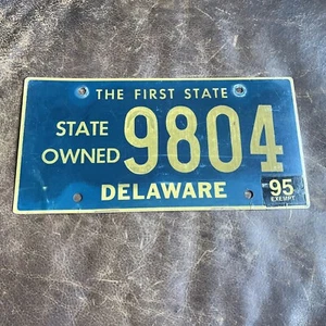 Placa de licencia 1995 de Delaware propiedad del estado # 9804 exenta de colección primera etiqueta estatal - Imagen 1 de 4
