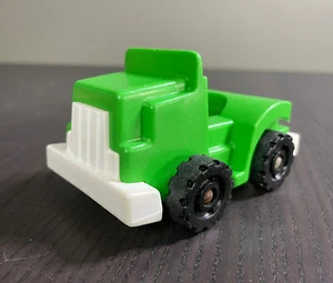 Vintage Fisher Price Little People grüner Schlepper LKW - Bild 1 von 7