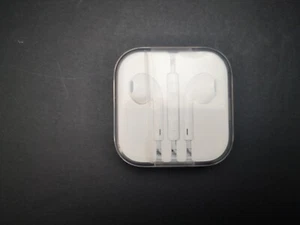 Original Apple iPhone Wired EarPods 3.5mm Earphones White New In Package - Photo 1 sur 4