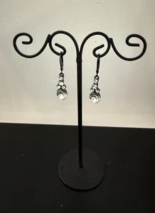 Neu mit Etikett - GIVENCHY 1 1/2" Ohrringe mit Kristallpreisen. Ideal für Abend oder Alltag - Bild 1 von 11