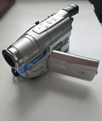 Videocámara JVC GR-AXM18U VHS-C - Probada y funcionando - Cargador nuevo, sin batería Foto 1 de 4