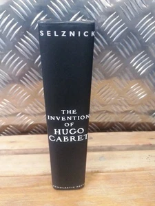 The Invention of Hugo Cabret by Brian Selznick 2007 Scholastic Press Hardcover - Foto 1 di 11