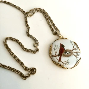 Vintage Womens Gold-tone Chain Cardinal Bird Enameled Pendant Necklace OS - Picture 1 of 9