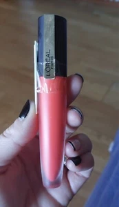 pintalabios, eyeliner y Máscara de pestañas Telescopic L'Oréal. - Imagen 1 de 12