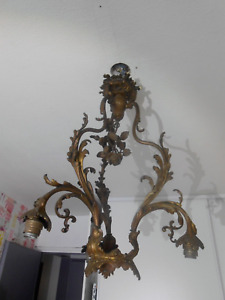 ancien lustre chandelier en bronze massif style louis XV ou XVI style rocaille