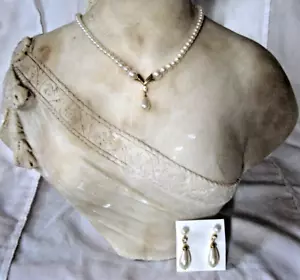 Conjunto de collar de perlas de imitación y diamantes de imitación Napier con pendientes colgantes - Imagen 1 de 8