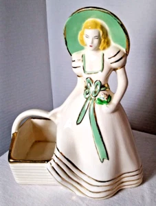 1940s HULL USA 954 Lady w/ Basket Green Hat Gold Accent Art Deco PLANTER Pottery - Foto 1 di 24