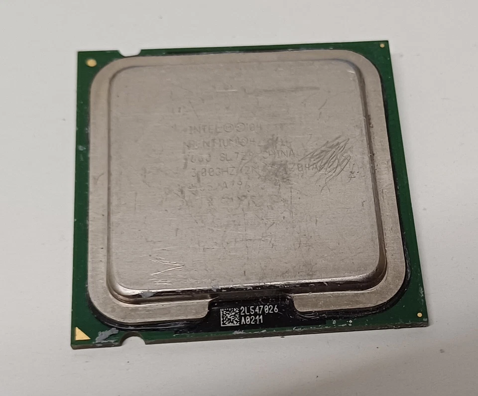 Processore INTEL PENTIUM 4 630 SOCKET 775 3GHz SL7Z9  - Immagine 1 di 1