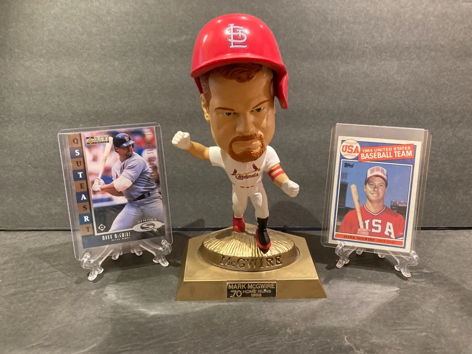 Mark McGwire St L Cardinals LOT- 1998 7" Figure w/COA, 1998 SQ10 1985 Topps 401 - Image 1 of 4