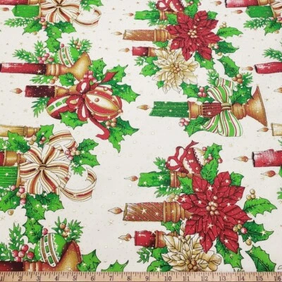 Velas de Navidad, flores de pascua, muérdagos, estrellas doradas y puntos polialgodón tejido Foto 1 de 4