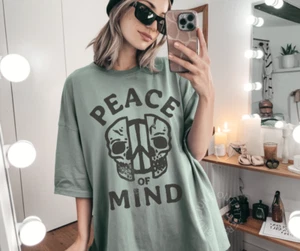 CAMISETA CALAVERA PAZ MENTAL | CAMISETA GRUNGE RETRO COLORES CONFORT | BOHO MINDFULNESS - Imagen 1 de 7
