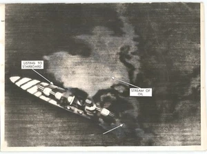 Italian Battleship CAVOUR TORPEDOED Spilling OIL Vintage WWII 1940 Press Photo - Picture 1 of 2