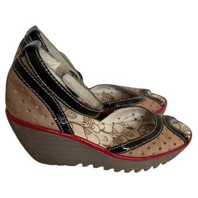 FLY London Pats 厚底楔形皮革凉鞋露趾踝带尺寸 38/US 7.5 — 第 1/4 张图片