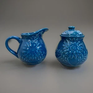 Cracker Barrel Bandana Sugar Bowl & Creamer - Deep Teal Blue Daisy Open Box - Picture 1 of 9