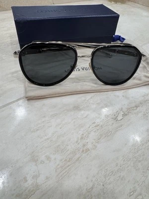 Aviadores Louis Vuitton negros plateados Foto 1 de 4