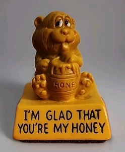 De colección 1974 Wallace Berrie Co. "I'm Glad That You're My Honey" #7519 Hecho en EE. UU. - Imagen 1 de 6