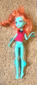 Lorna McNessie Monster High échange étudiant nu un bras 2014 - Photo 1/7