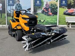 Cub Cadet XT2 PS117 Rasentraktor inkl. TK520 Kehrmaschine - Hydrostat - RWD - Bild 1 von 19