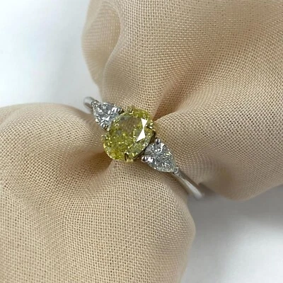 Помолвочное кольцо с 3 камнями фантазийный интенсивный желтый овальный бриллиант 1,34 TCW 18 карат золото - Изображение 1 из 4