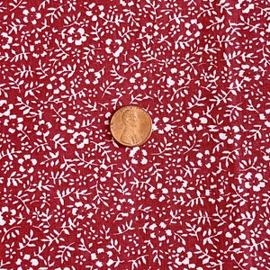1 YD Ditsy Floral Fabric Deep Red Quilting Cotton - Picture 1 of 4