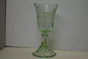 Embossed vintage green glass wine glass - Picture 1 of 4
