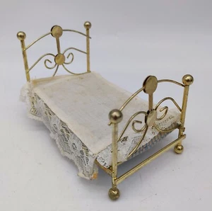 DOLLHOUSE MINIATURE BED 1:12 SCALE, BRASS LOOK Metal w/ orig. Mattress & Cover - Picture 1 of 6