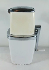 Vintage Swing Away Ice Crusher. Handkurbel. Farbe Mandel und Weiß. - Bild 1 von 11