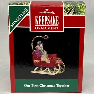 Hallmark Keepsake Ornament Our First Christmas Together - Trineo Victoriano (1991) - Imagen 1 de 11