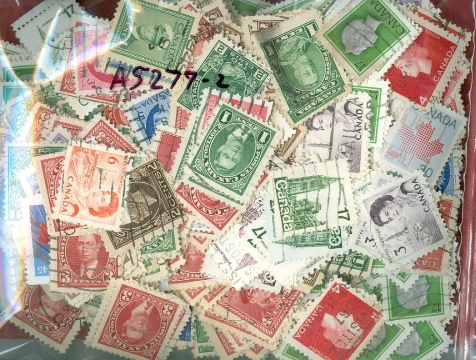 Canada Definitive Mixed Group of 400 used stamp Lot#a7166 - Image 1 of 1